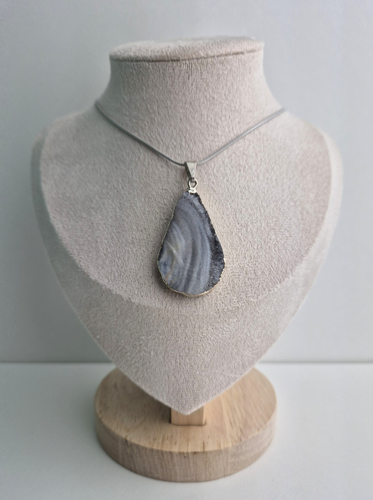 Chalcedoonroos ketting zilver 2