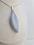 Chalcedoonroos ketting zilver 1