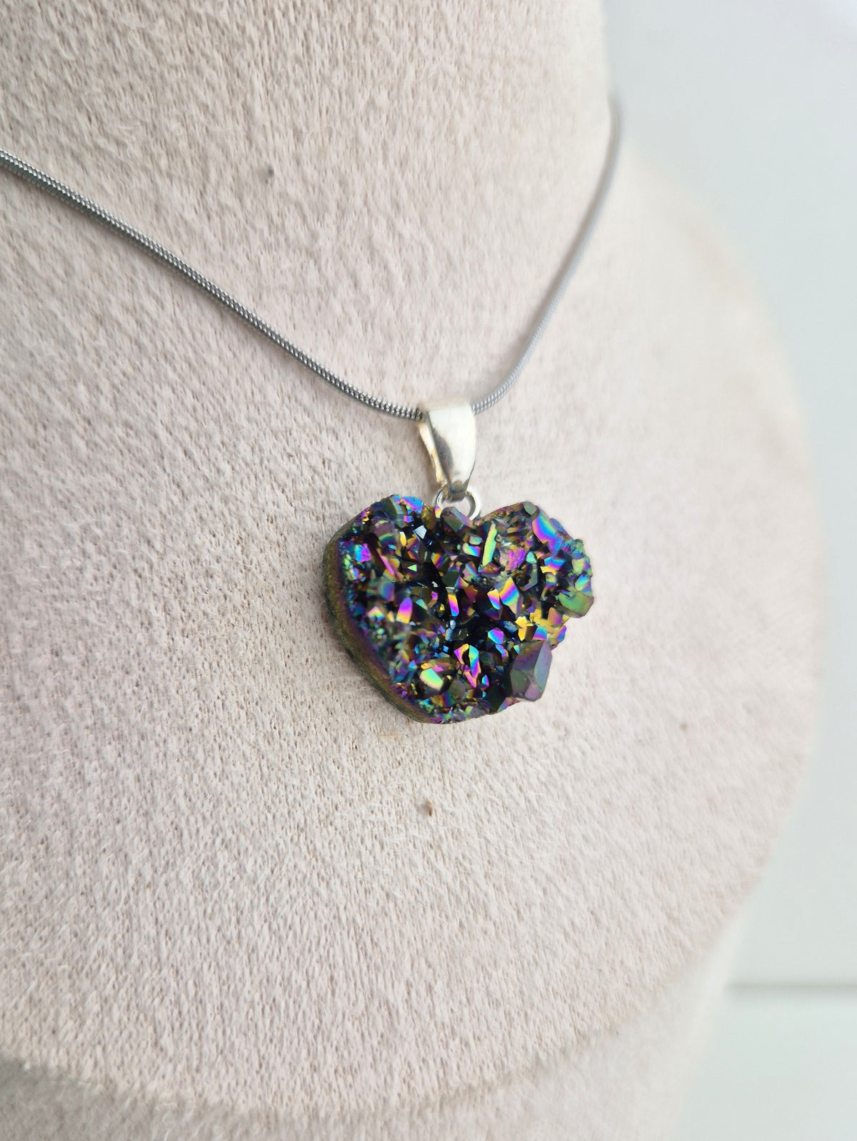 Titanium Aurakwarts ketting hart 1
