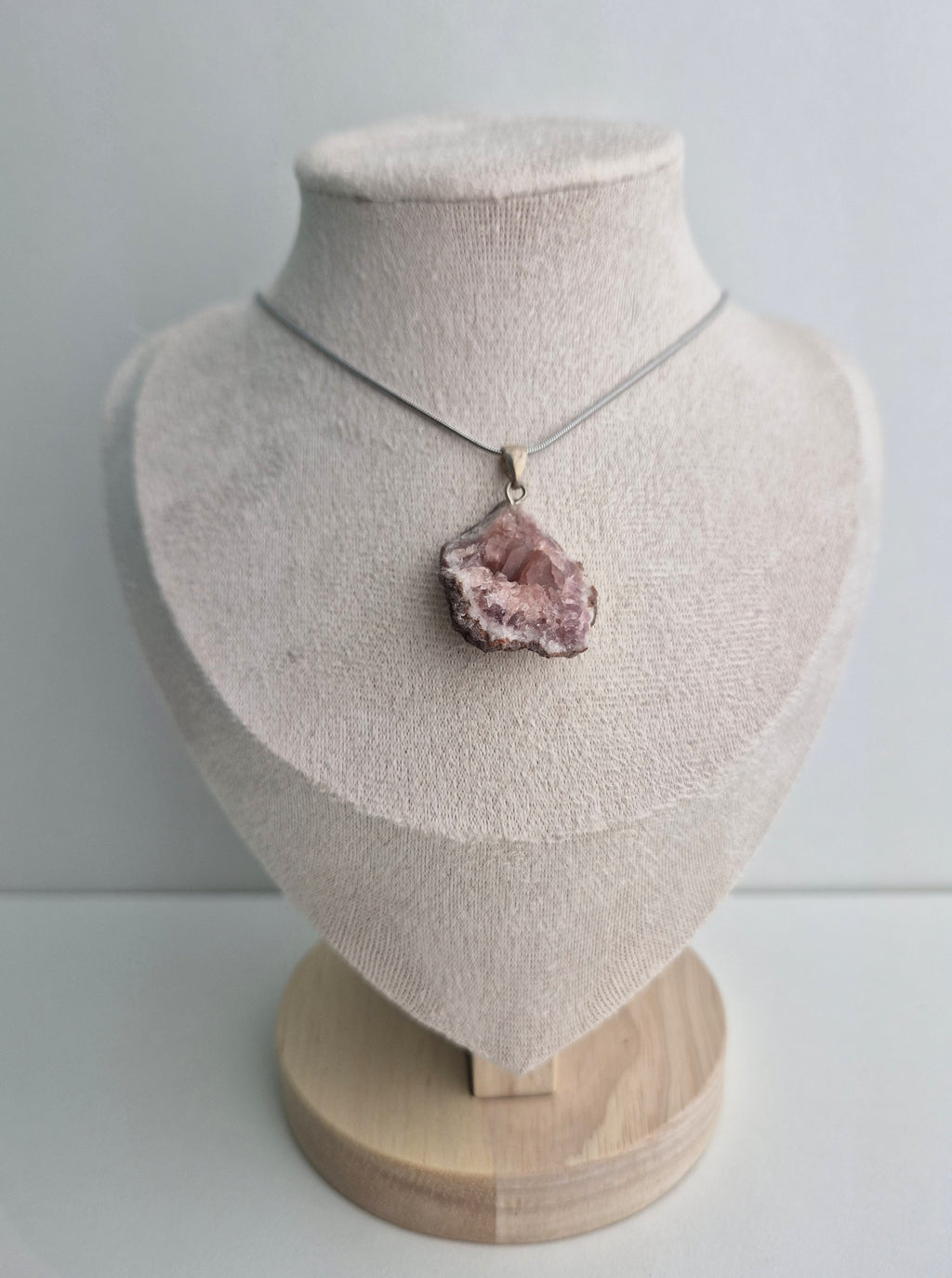 Roze Amethist geode ketting 1